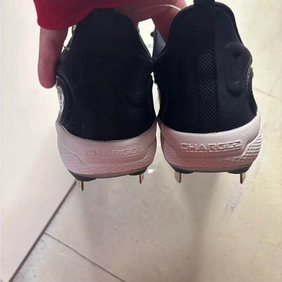 Under Armour Women’s Glyde MT Softball Cleats Metal Size 6 Black New Spikes - Picture 6 of 6